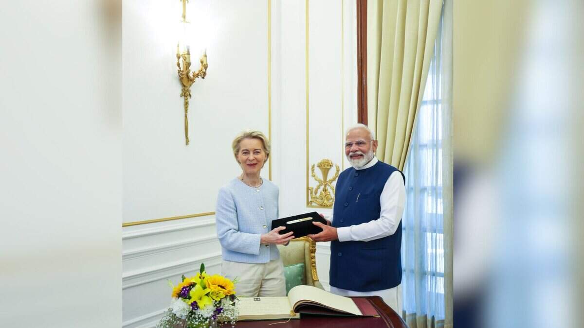 Indian Prime Minister Narendra Modi (right) with European Commission President Ursula von der Leyen (left)