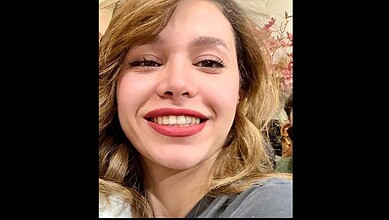 Iranian woma Robina Aminian