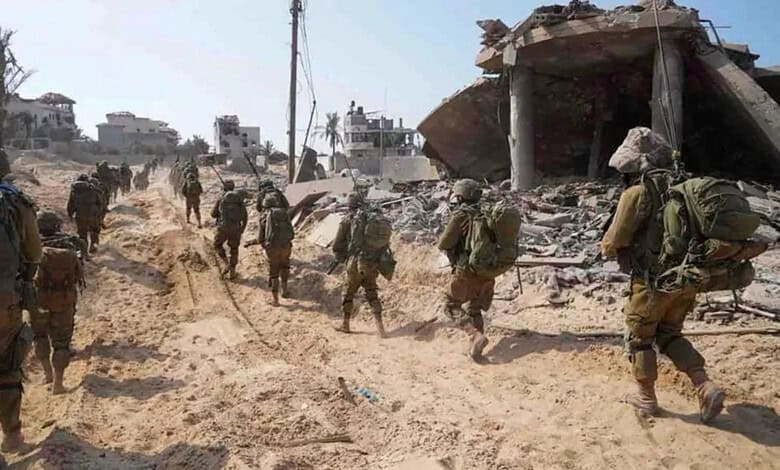 Israeli soldiers in the middle of ruins of Gaza (Source AP)