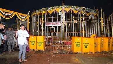 Telangana Minister Ponguleti Srinivasa Reddy visits Sammakka–Saralamma Temple in Medaram