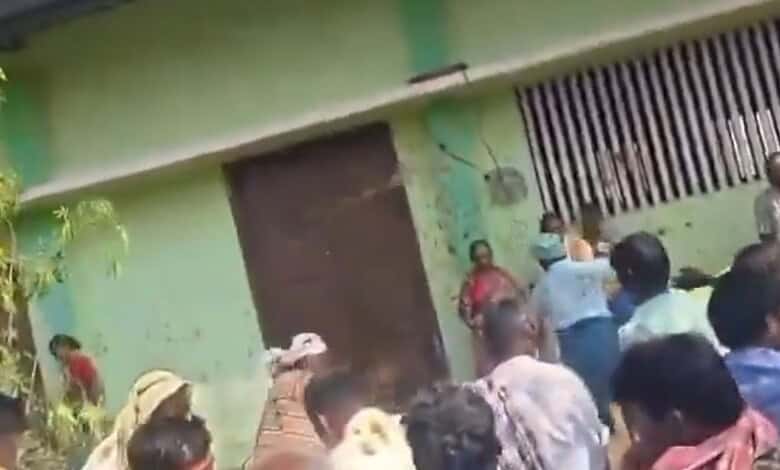Farmers in Telangana's Nagarkurnool hurled cow dung at each other over urea distribution.