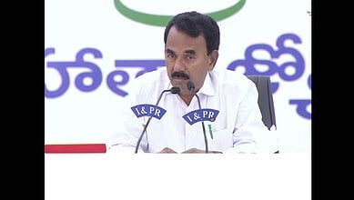 Jupally Krishna Rao addresses a meeting
