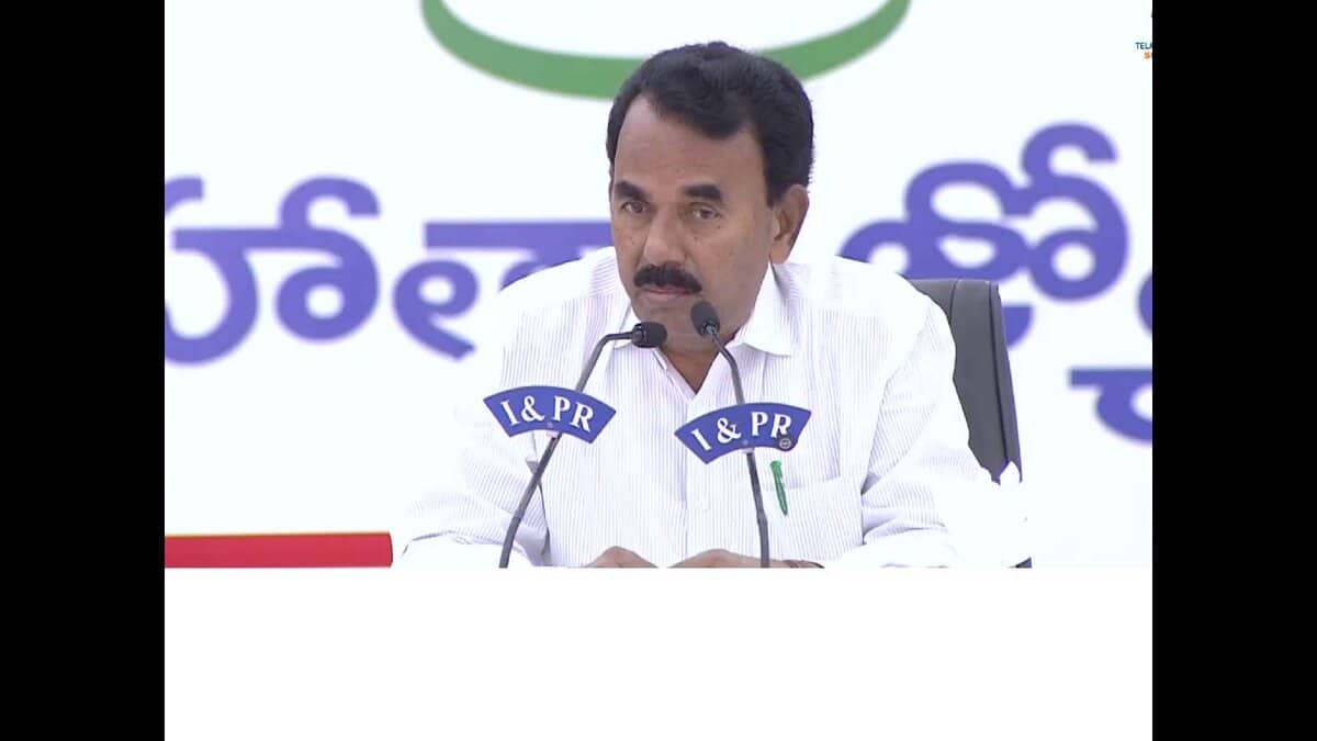 Jupally Krishna Rao addresses a meeting