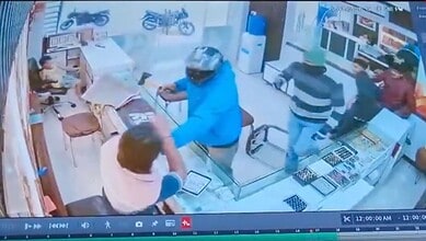 Hyderabad jewellery shop owner foils armed robbery attempt