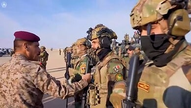 Iraqi Army Chief of Staff Lieutenant General Abdul Amir Rashid Yarallah meets Iraqi Army personnel