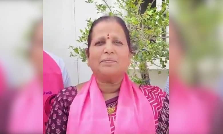BRS fields Galwan martyr Santosh Babu’s mother in Suryapet poll