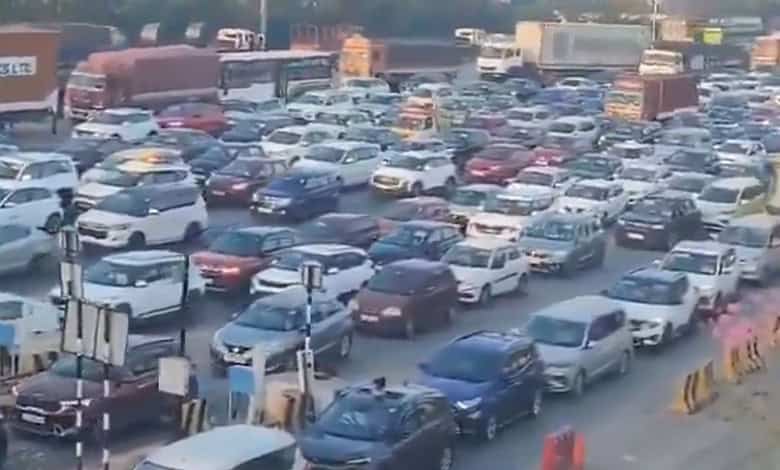 Image shows heavy traffic on Hyderabad-Vijayawada highway amid Sankranti rush