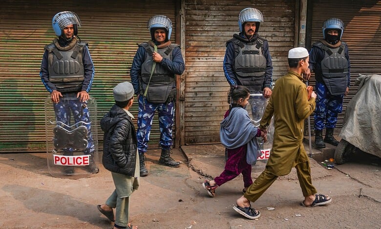 New Delhi: Security personnel stand guard during Friday prayers at Jama Masjid, in the wake of recent Turkman Gate demolition, in New Delhi, Friday, Jan. 9, 2026. (PTI Photo/Karma Bhutia)