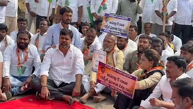 Telangana: Congress leaders protest at KCR’s Siddipet residence, demand Assembly attendance