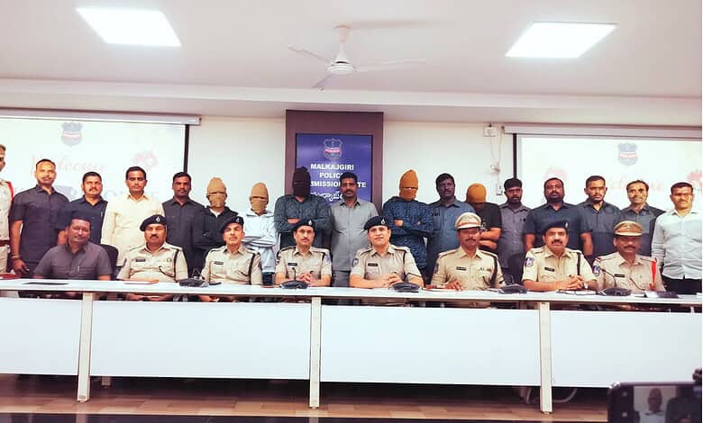 Police arrested four persons in connection with the daylight attempt to rob a jewellery shop in Hyderabad