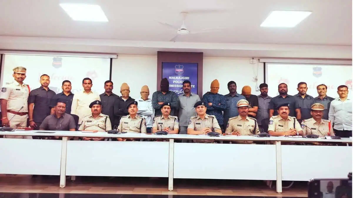 Police arrested four persons in connection with the daylight attempt to rob a jewellery shop in Hyderabad