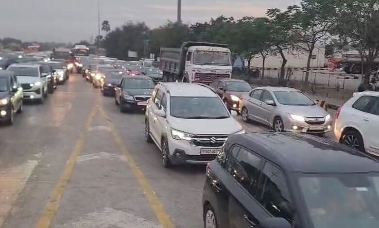 Traffic on Vijayawada -Hyderabad highway ahead of Sankranti