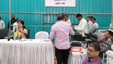 Poll officers begin counting in Maharashtra