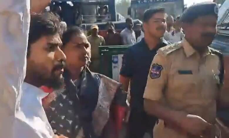 BRS leaders being detained during the Secunderabad Bachao march