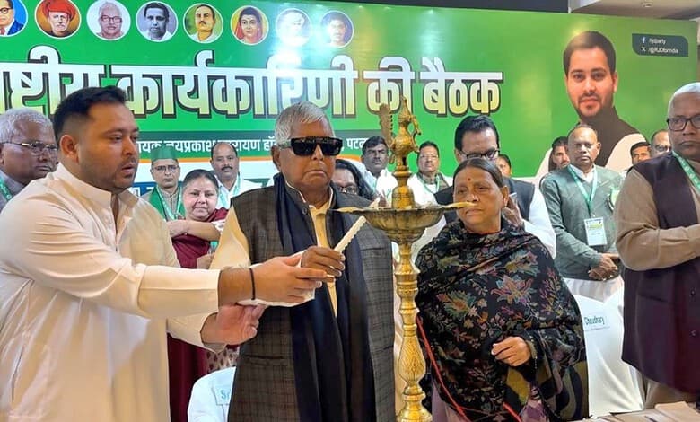 RJD chief Lalu Yadav with his younger son Tejashwi Yadav and wife Rabri Devi