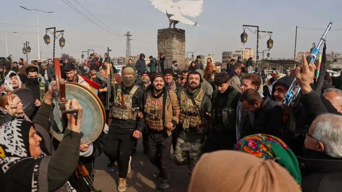 Kurdish fighters with the Syrian Democratic Forces (SDF) are cheered by local residents ahead of the end of a four-day truce with the Syrian government in Hassakeh, northeastern Syria, Saturday, Jan. 24, 2026.