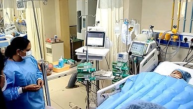 Telangana Jagruthi Samithi President Kavitha visits the injured Telangana excise constable