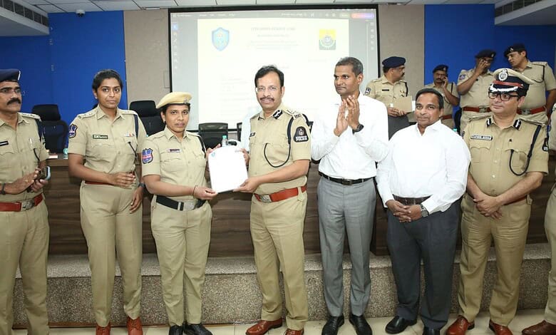 Hyderabad City Police Commissioner VC Sajjanar launch the AI-based duty allocation system for CAR unit on Tuesday