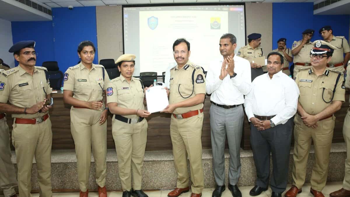 Hyderabad City Police Commissioner VC Sajjanar launch the AI-based duty allocation system for CAR unit on Tuesday