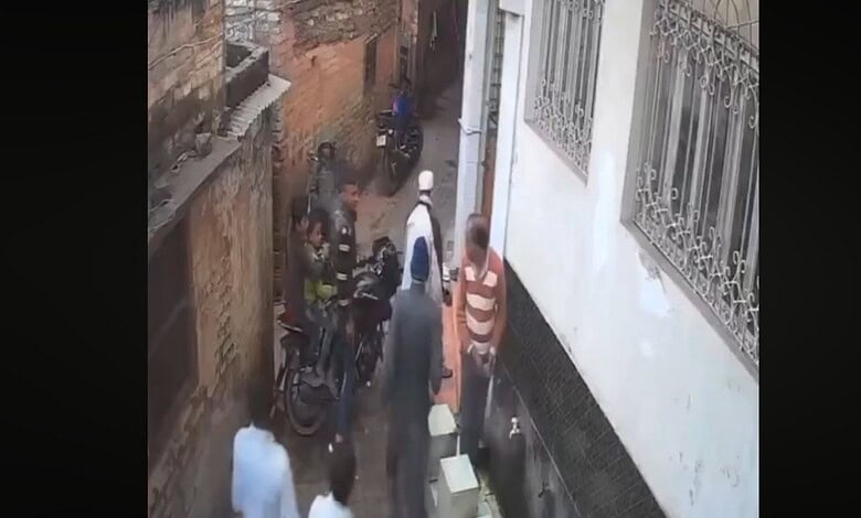Little children chant ‘Jai Shri Ram’ in front of mosque in Bihar