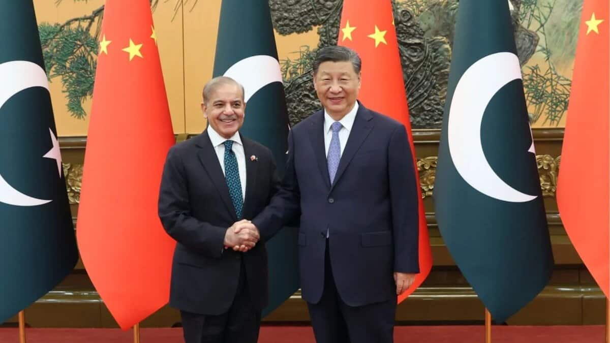 Pakistan Prime Minister Shehbaz Sharif (left) with Chinese President Xi Jinping (right)