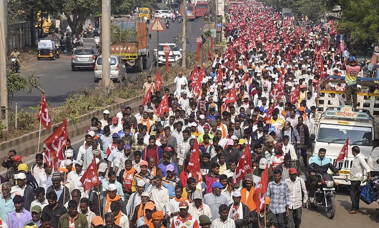 Farmers, tribals march to Mumbai