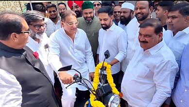 Minority Welfare Minister Mohammed Azharuddin participates in asset distribution program at Nampally