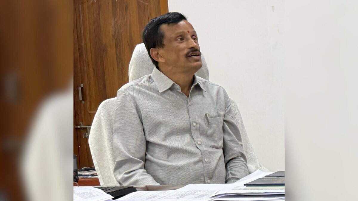 GHMC official from Kukatpally caught taking Rs 15 lakh bribe