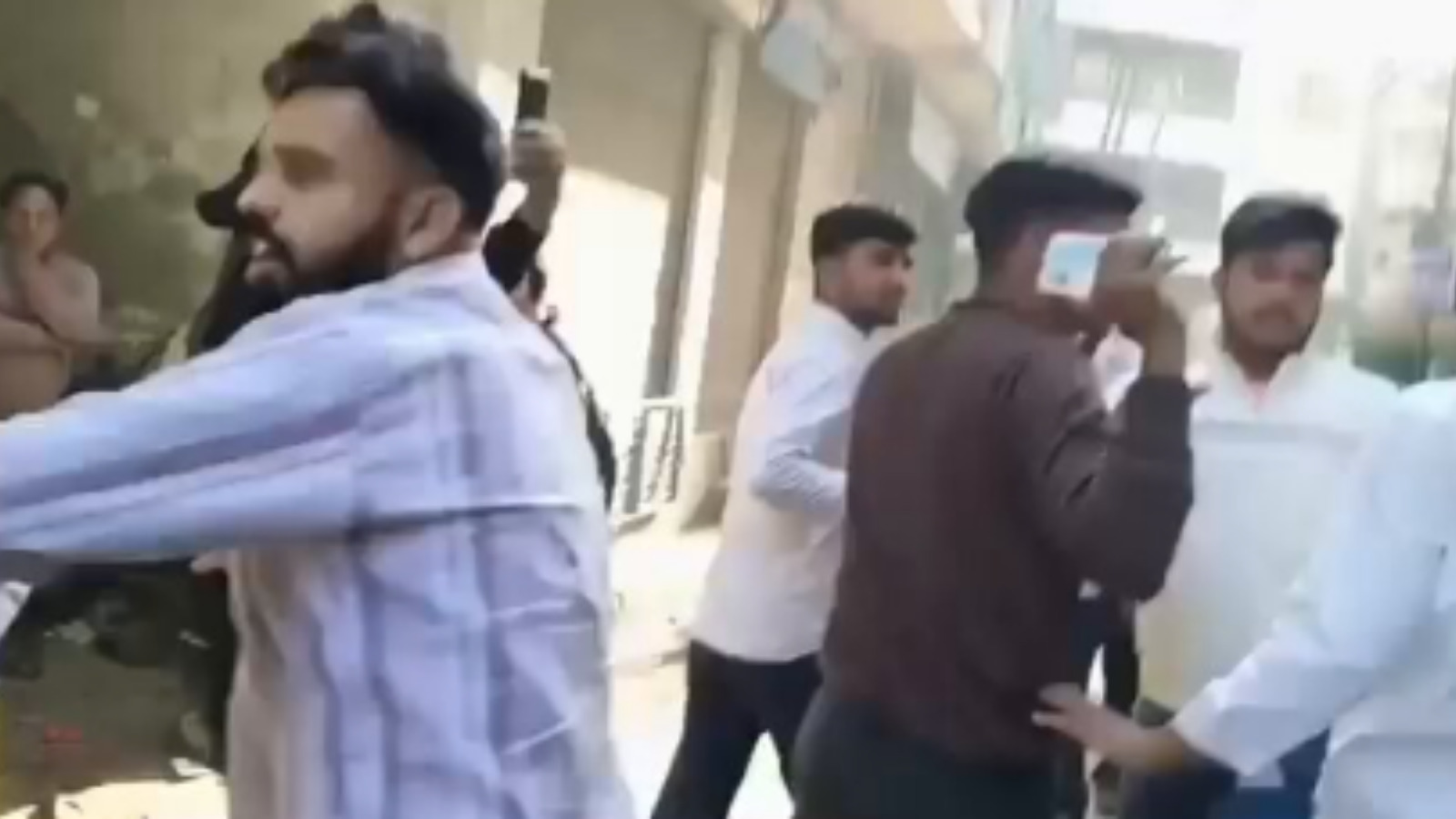 Hindutva workers driven away in UP's Varanasi