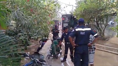 Pipeline burst causes flooding in Manikonda residential areas, disrupting daily life and emergency r.