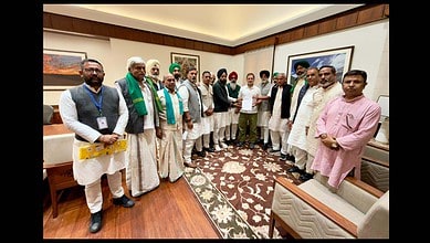 Rahul Gandhi meets famer leaders in Delhi