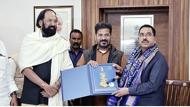 Telangana Chief Minister Revanth Reddy along with Civil Supplies Minister Shri N Uttam Kumar Reddy meet Union Minister for Consumer Affairs & Public Distribution Pralhad Joshi in Delhi