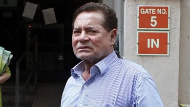 Salim Khan raising stern objection over Bollywood fatwa at the airport.