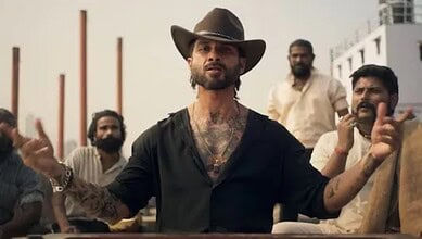 Actor in O'Romeo film speaking to crowd on set.