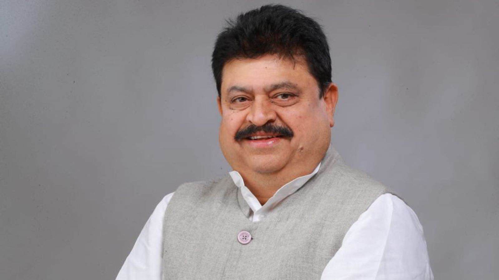 Telangana BJP president placed under house arrest in Hyderabad, surrounded by media and security personne.