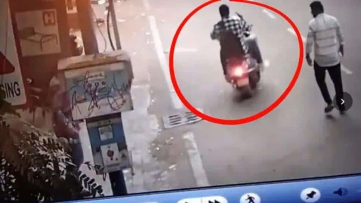 Suspects flee on victim's bike after a robbery in Koti