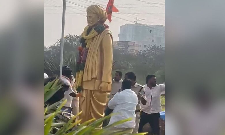 Jyotirao Phule statue vandalised in Sangareddy, 20 arrested
