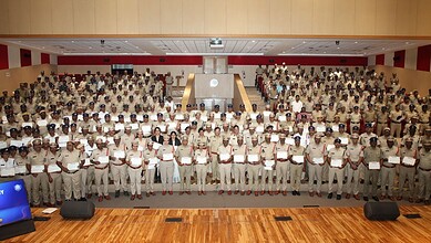 Hyderabad Commissioner of police VC Sajjanar confers awards to 1,446 personnel
