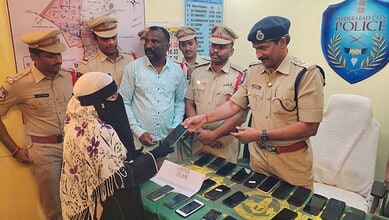 Chandrayangutta DCP returns a recovered mobile phone to an owner