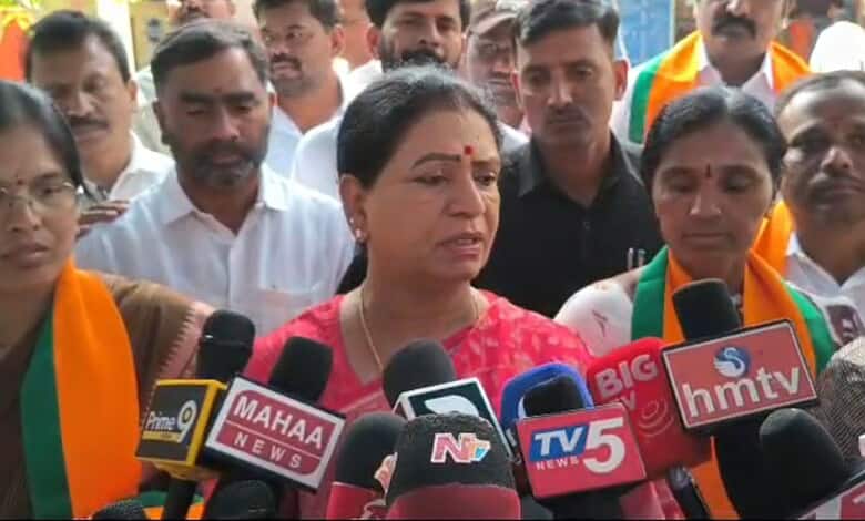 Shweta Konde from BJP announces Narayanpet Municipality Chairperson candidacy.