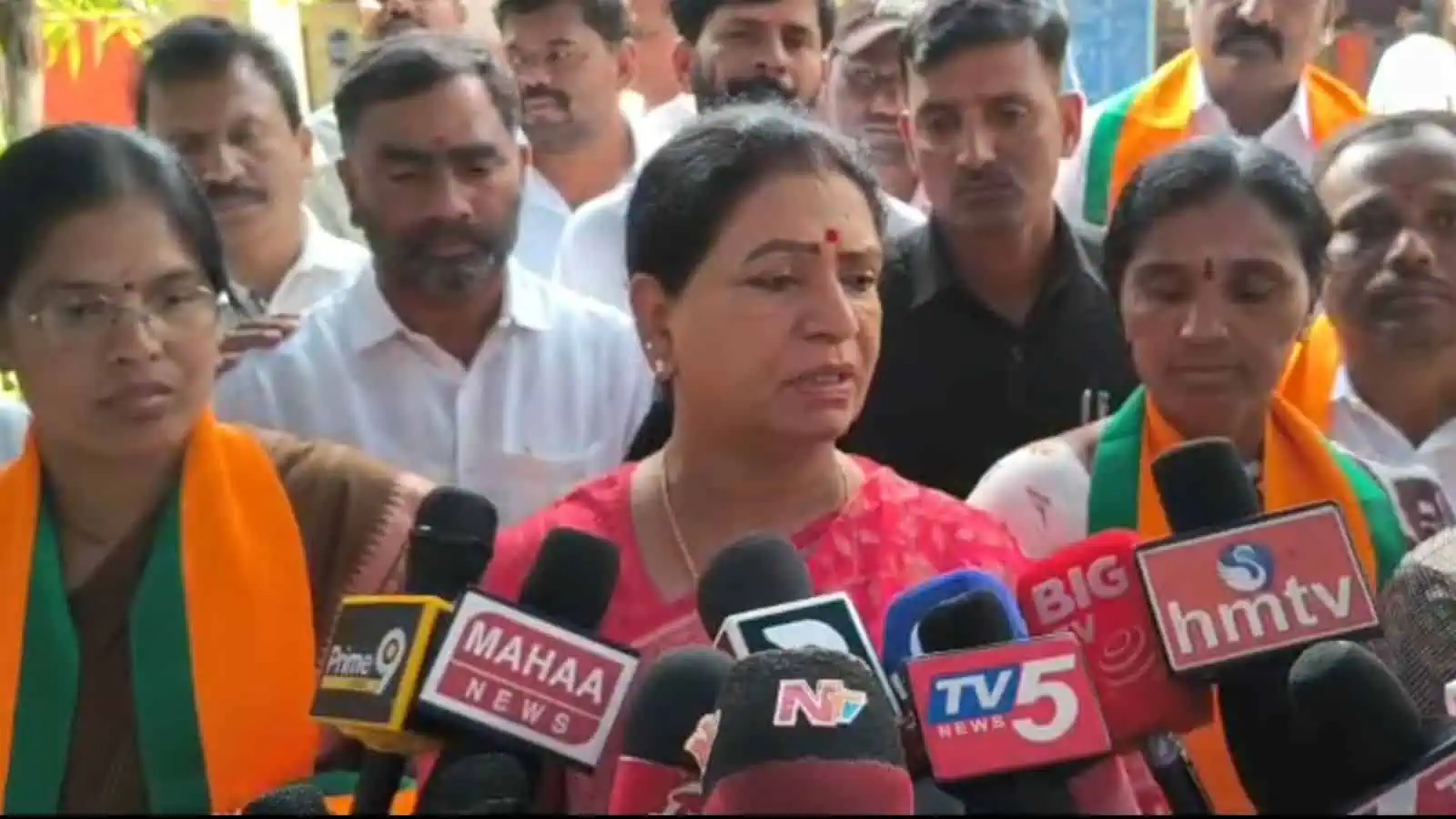 Shweta Konde from BJP announces Narayanpet Municipality Chairperson candidacy.