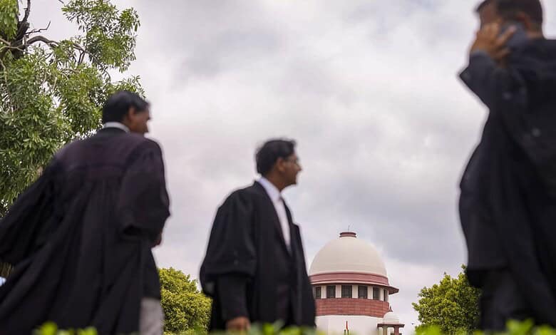 Lawyers in discussion outside court about AI tools in legal plea filing.