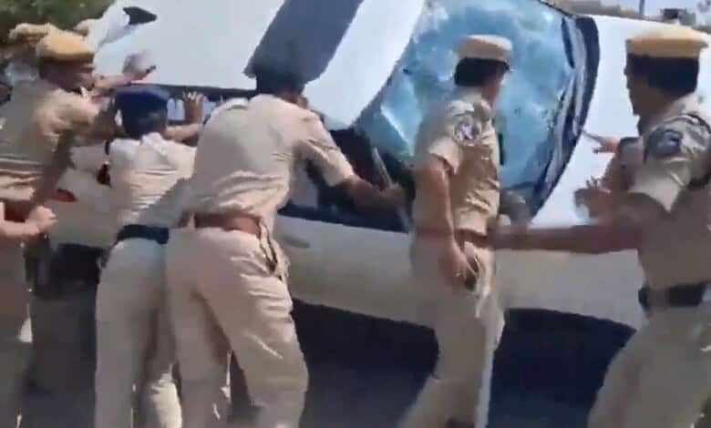 Telangana Police tries to intervene in a clash in Kamareddy