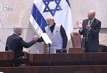 Indian Prime Minister Narendra Modi and Israeli officials shake hands during a formal event.