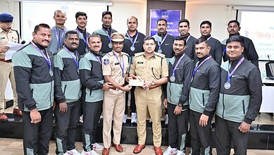 Malkajgiri police commissioner Avinash Mohanty felicitate police team
