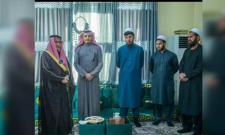 Afghan officials meet Pakistani soldiers after release, mediated by Saudi Arabia.