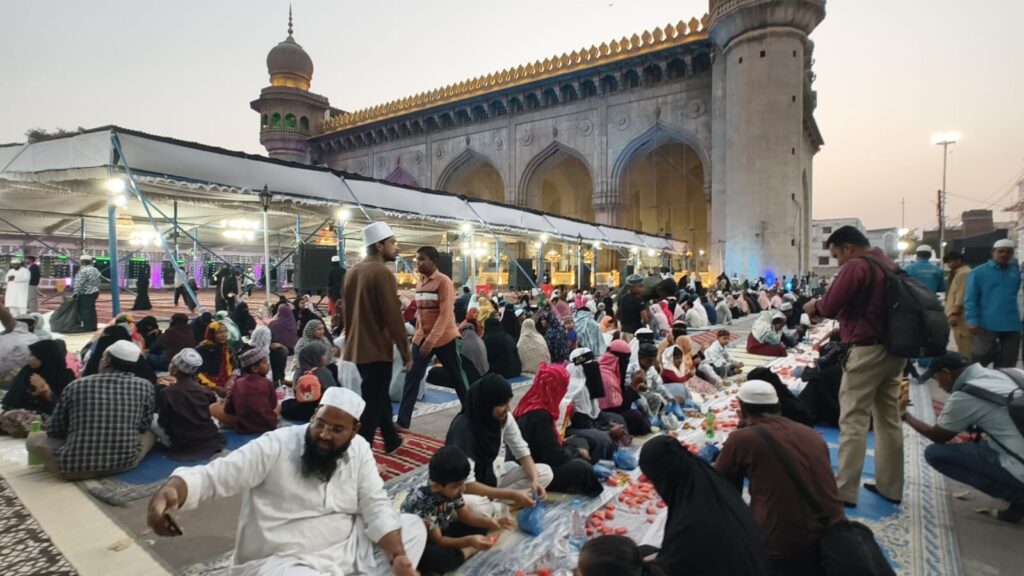 First iftaar served at Makkah Masjid, Hyderabad on February 19.