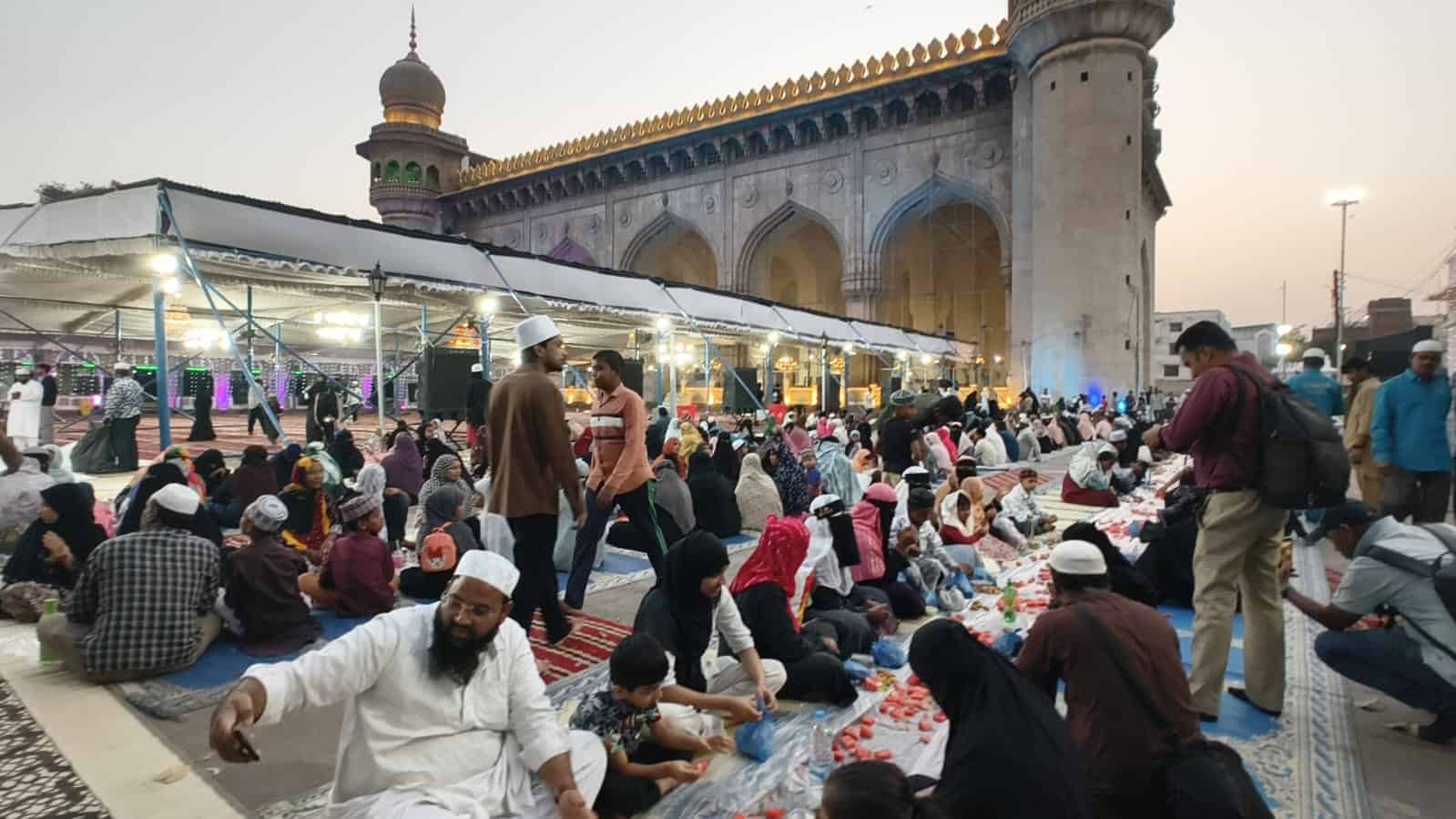 First iftaar served at Makkah Masjid, Hyderabad on February 19.
