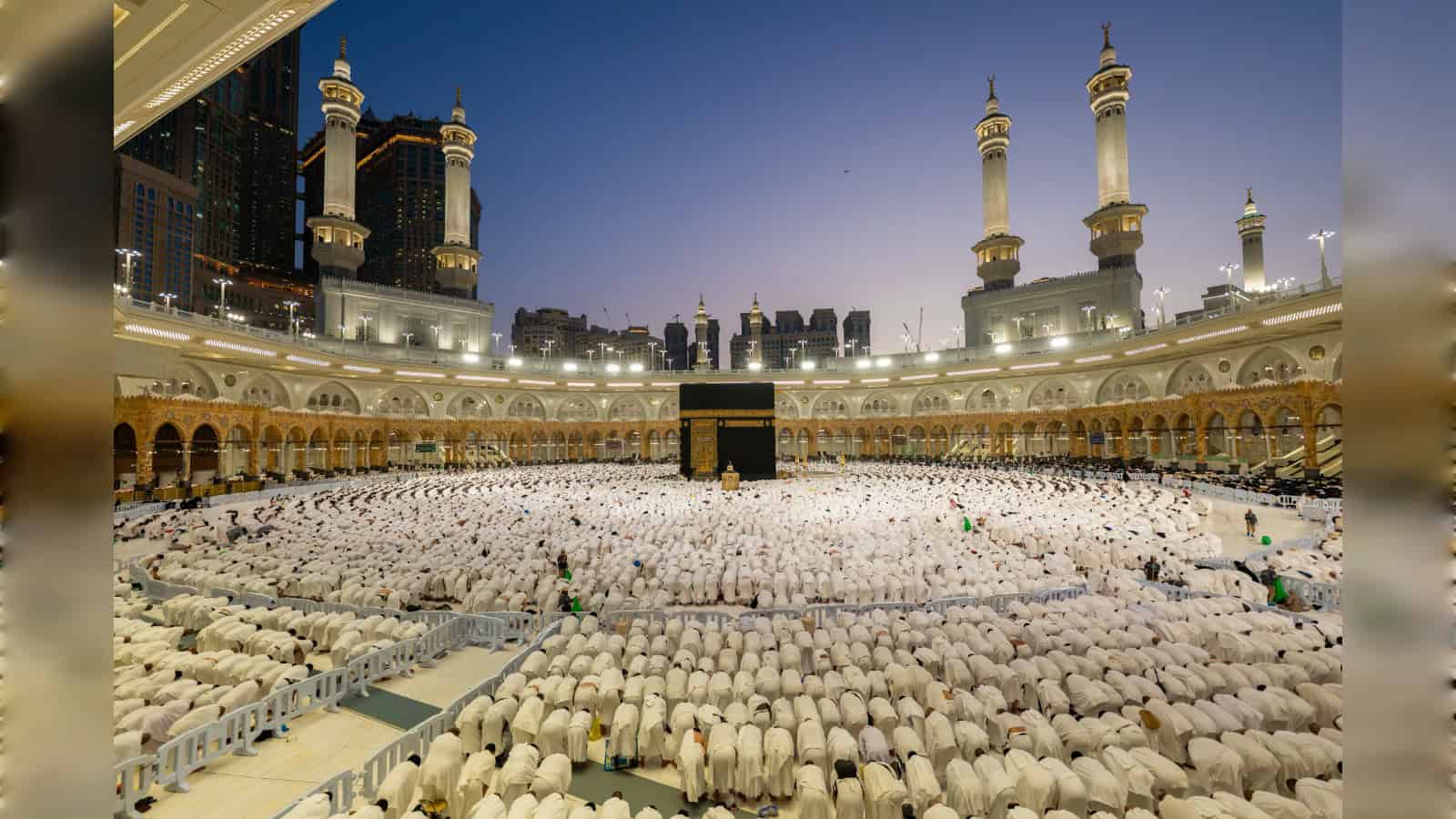Thousands of pilgrims performing Umrah at Masjid al-Haram during Ramzan, with a large crowd gathered.