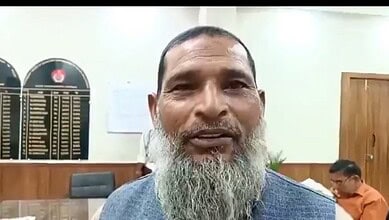 Honest scrap dealer returning Rs 15 lakh jewellery to owners, showcasing integrity and trust.